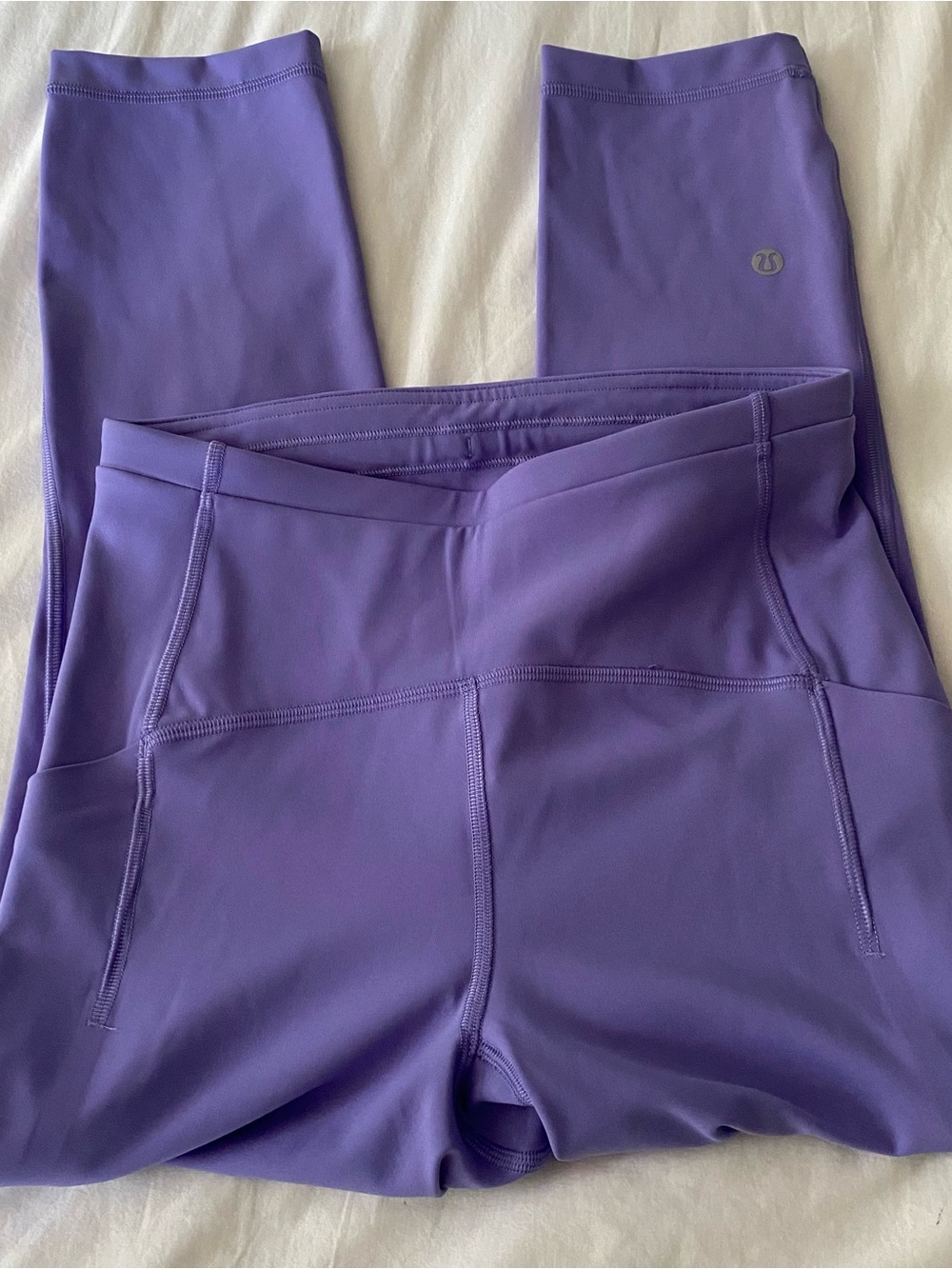 Lululemon Capri Yoga Pants Womens 4 Leggings Purple Lilac Lycra Nylon 21” Inseam